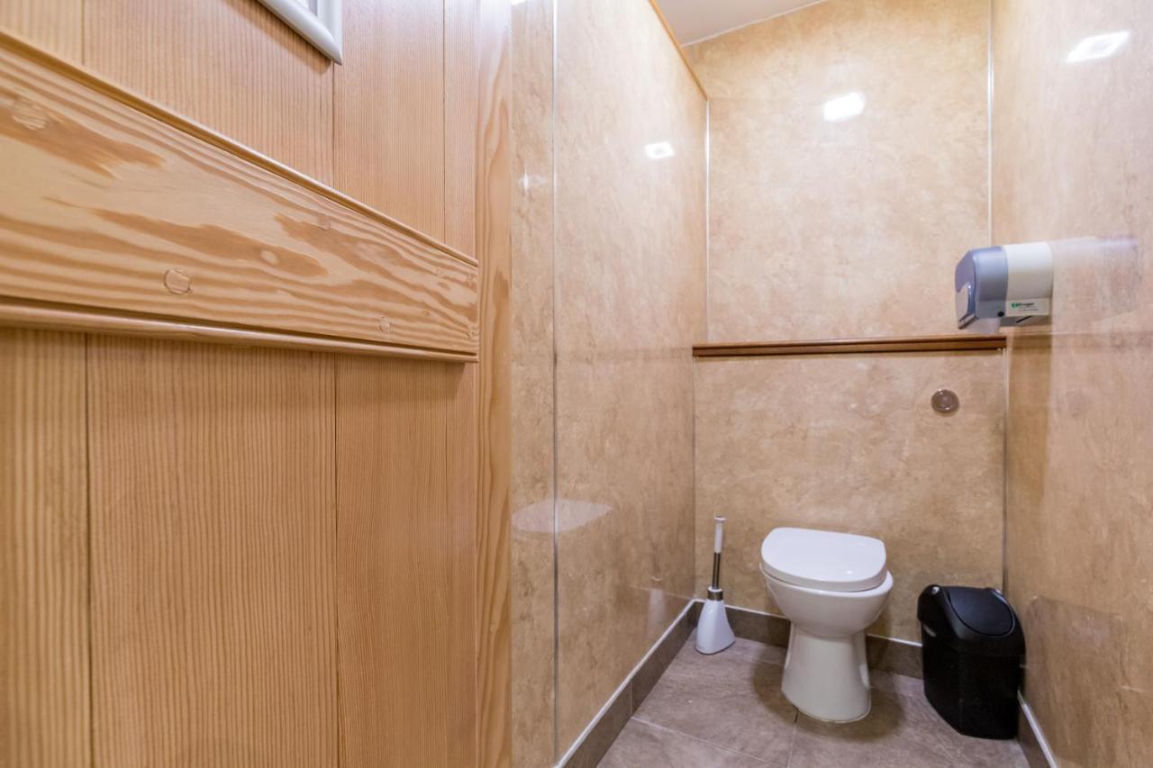 Cosy Caravan On Luxury Campsite Hulme End Exterior photo