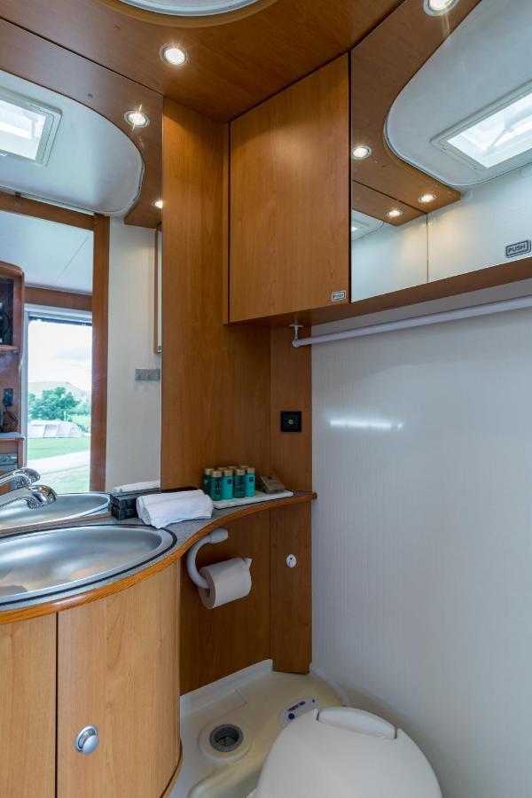 Cosy Caravan On Luxury Campsite Hulme End Exterior photo